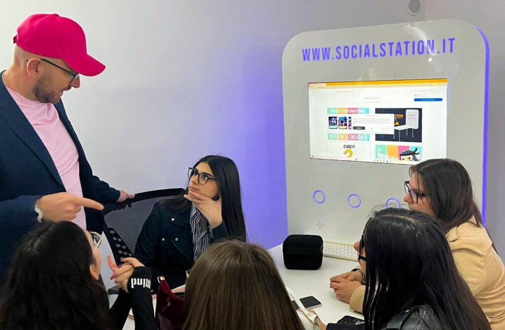 https://www.socialstation.it/eventi/intelligenza-artificiale-scuola-socialstation-thinks4/https://www.socialstation.it/eventi/intelligenza-artificiale-scuola-socialstation-thinks4/